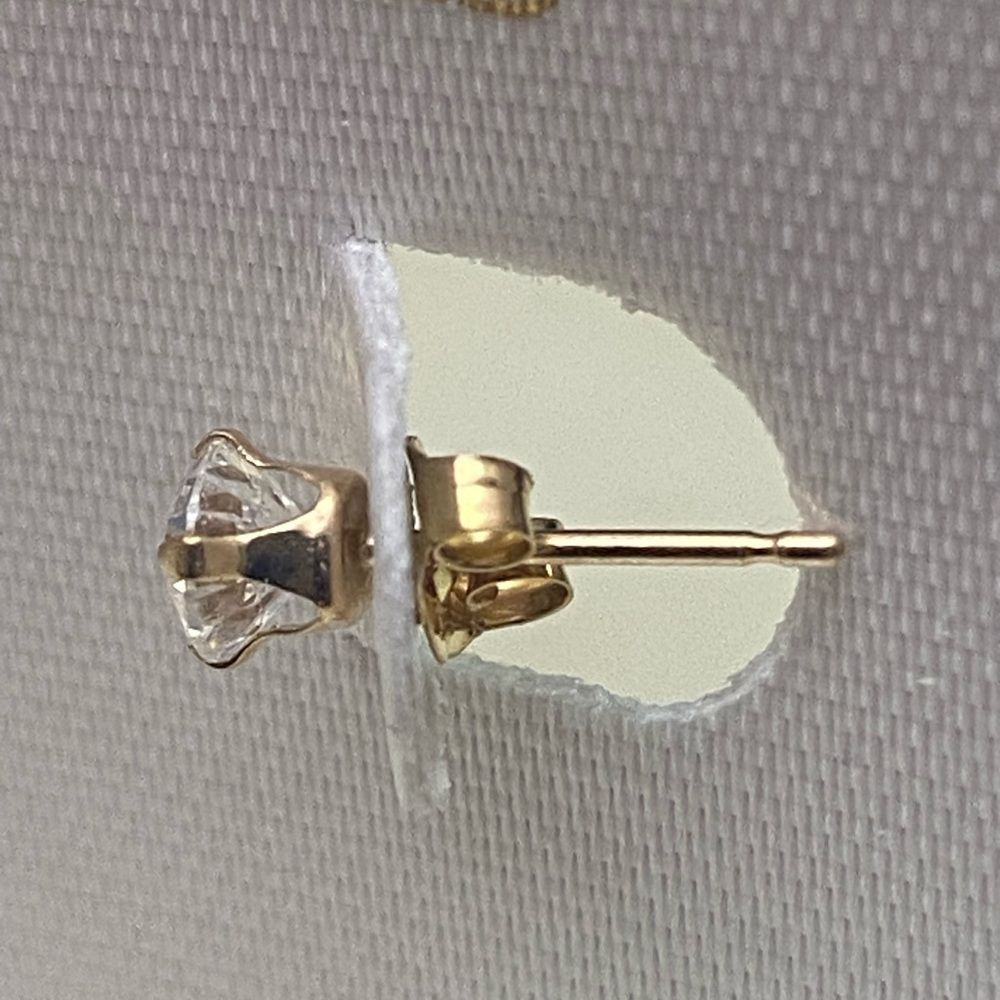 14 karat gold cubic zirconia 4mm earrings - Picture 4 of 4